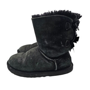 UGG BLACK SHORT BAILEY BOW II SUEDE/ SHEEPSKIN BOOTS, WOMEN US 6